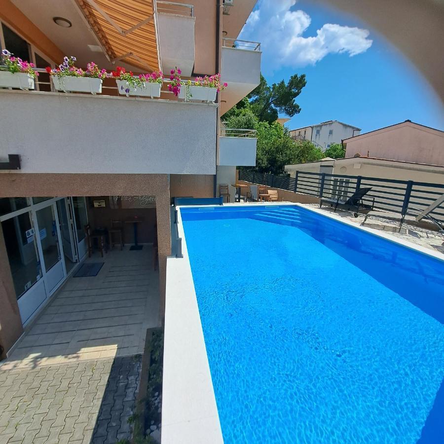Apartments Vila Adrijana & Fitness Studio Wolf Bv 바스카보다 외부 사진