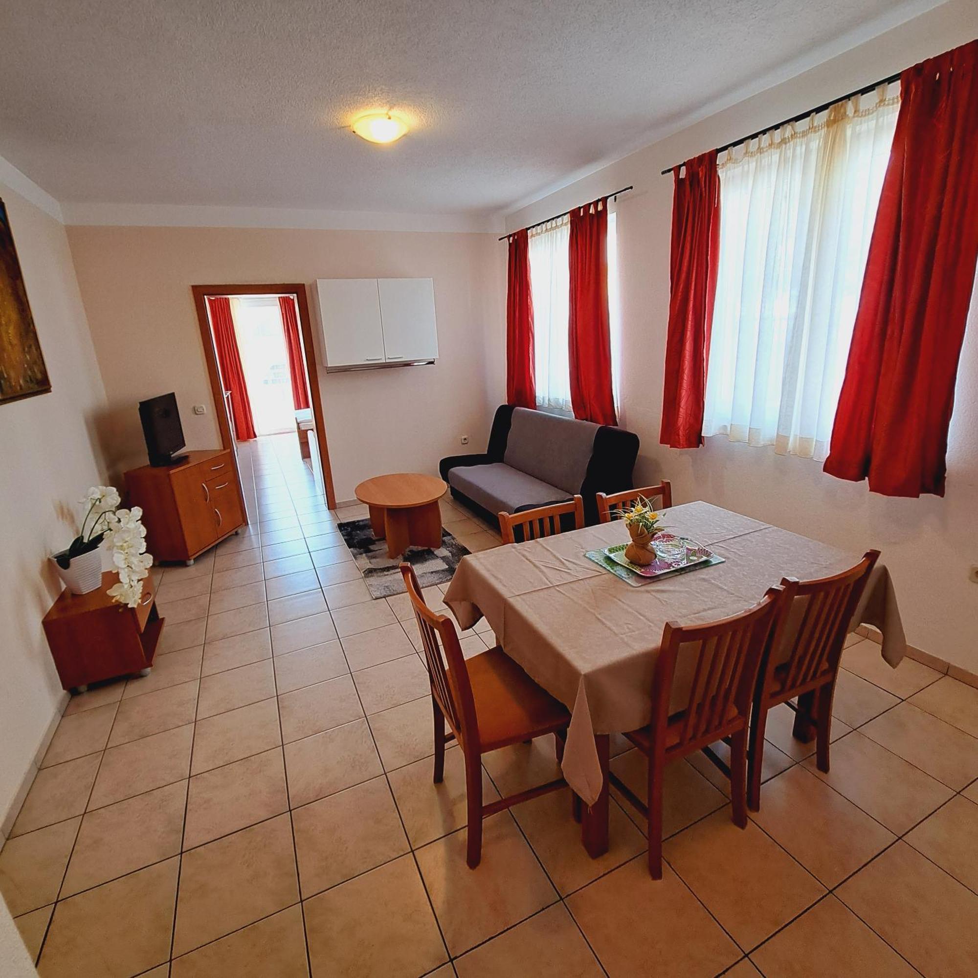 Apartments Vila Adrijana & Fitness Studio Wolf Bv 바스카보다 객실 사진